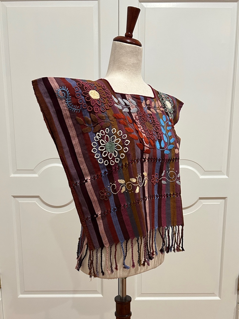 Rococo embroidery, backstrap loom weavings Chiapas huipil Blouse. 100% handmade. - Picture 6 of 8